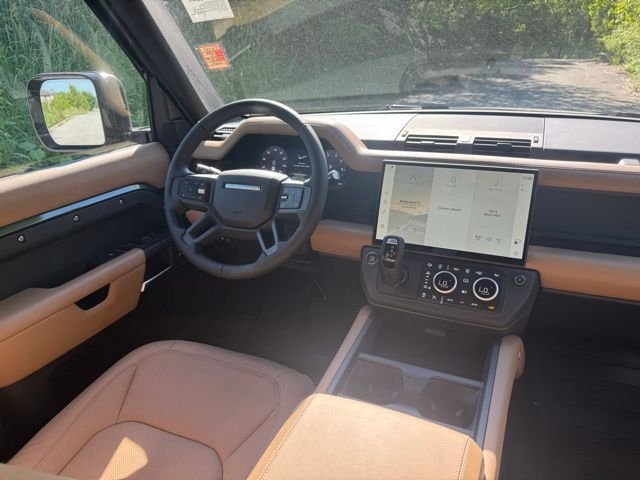 New 2026 Woolstone Green Land Rover X-Dynamic SE image 28