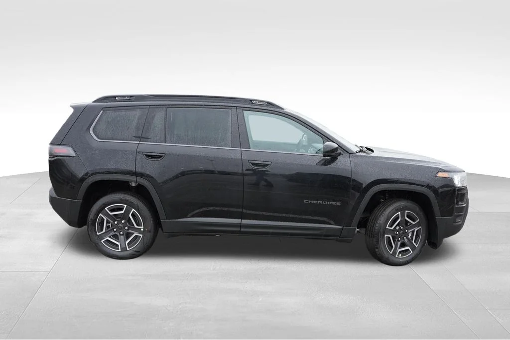 New 2026 Diamond Black Crystal Pearlcoat Jeep Limited image 2