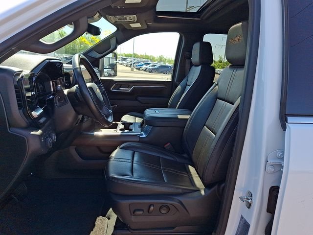 Used 2024 Summit White Chevrolet High Country image 12