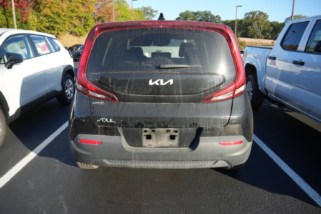 Used 2022 Black Kia S image 16