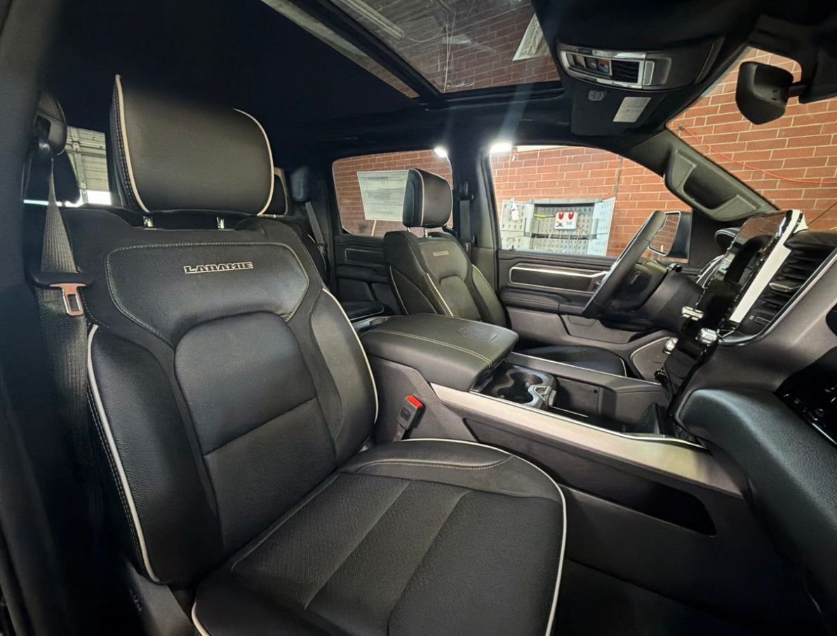 New 2026 Diamond Black Crystal Pearl-Coat Exterior Paint RAM Laramie image 18