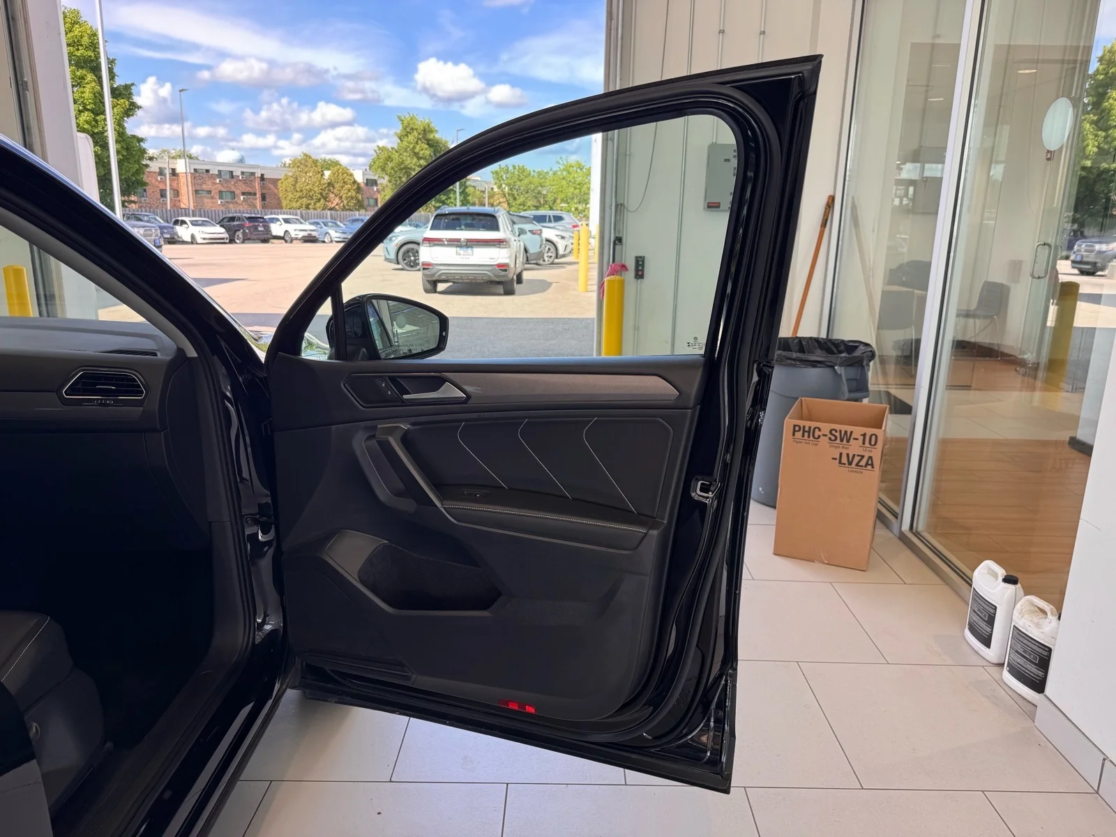 Used 2023 Black Volkswagen 2.0T SE 4MOTION image 41