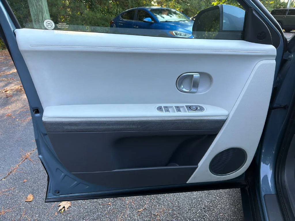 Used 2023 Blue Hyundai SEL image 10