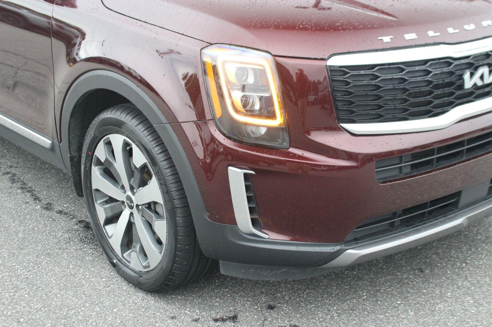 Used 2022 Red Kia EX image 9
