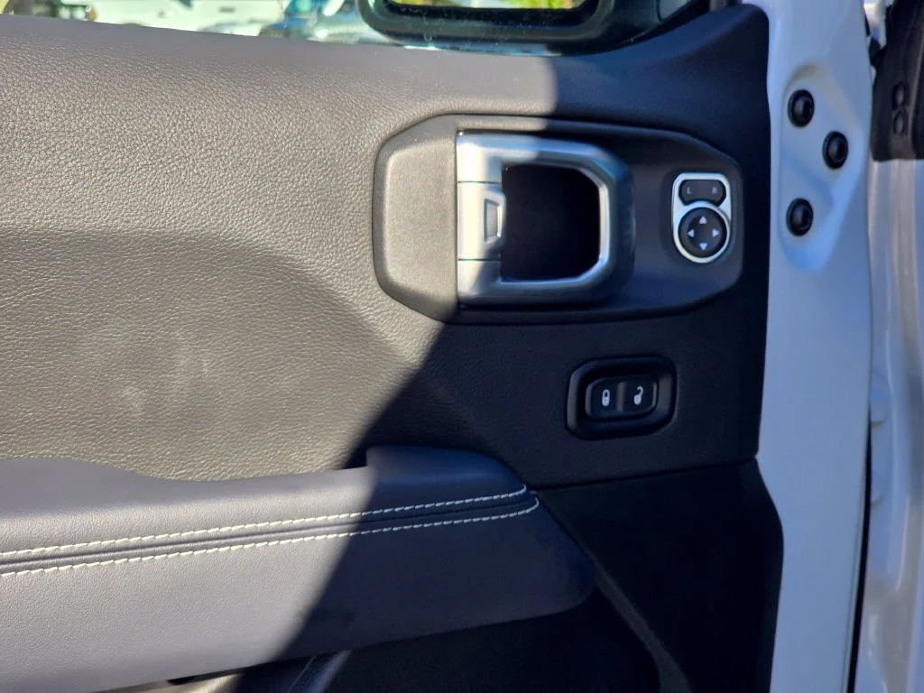 New 2026 White Jeep Rubicon image 34