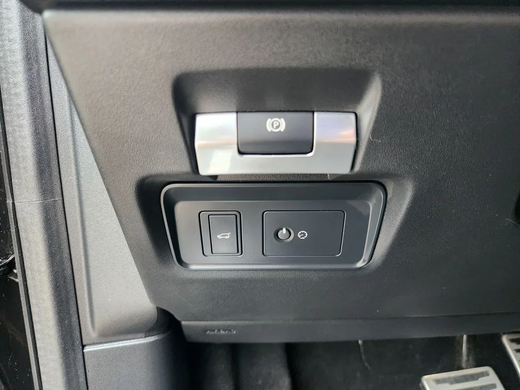 Used 2020 Santorini Black Metallic Land Rover S R-Dynamic image 20