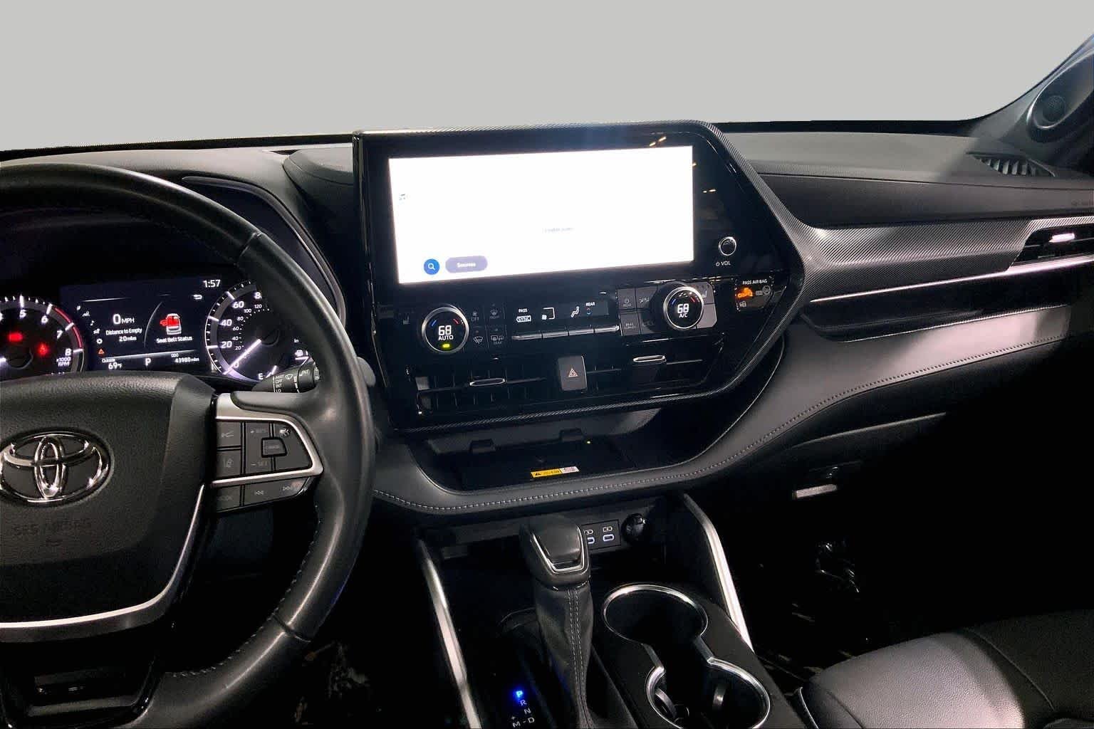 Used 2023 Wind Chill Pearl Toyota XSE image 7