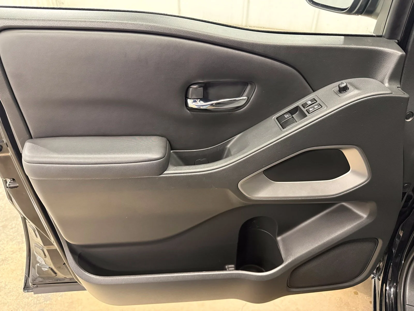 Used 2023 Black Nissan SV image 16