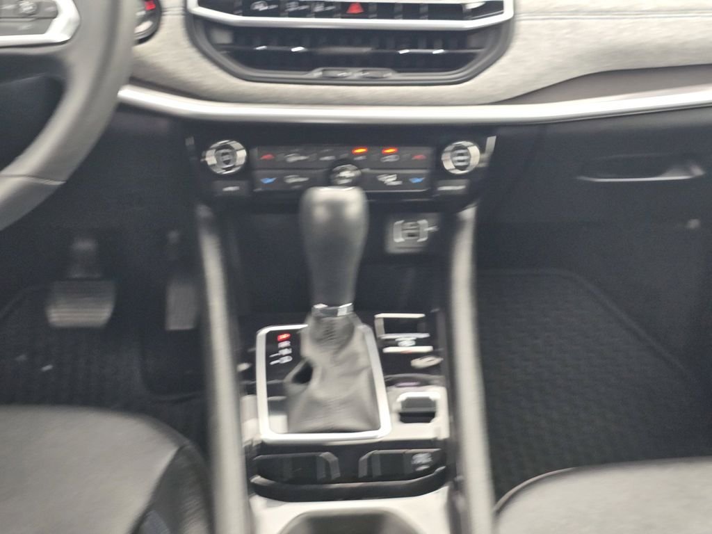 Used 2025 Black Jeep Latitude image 19