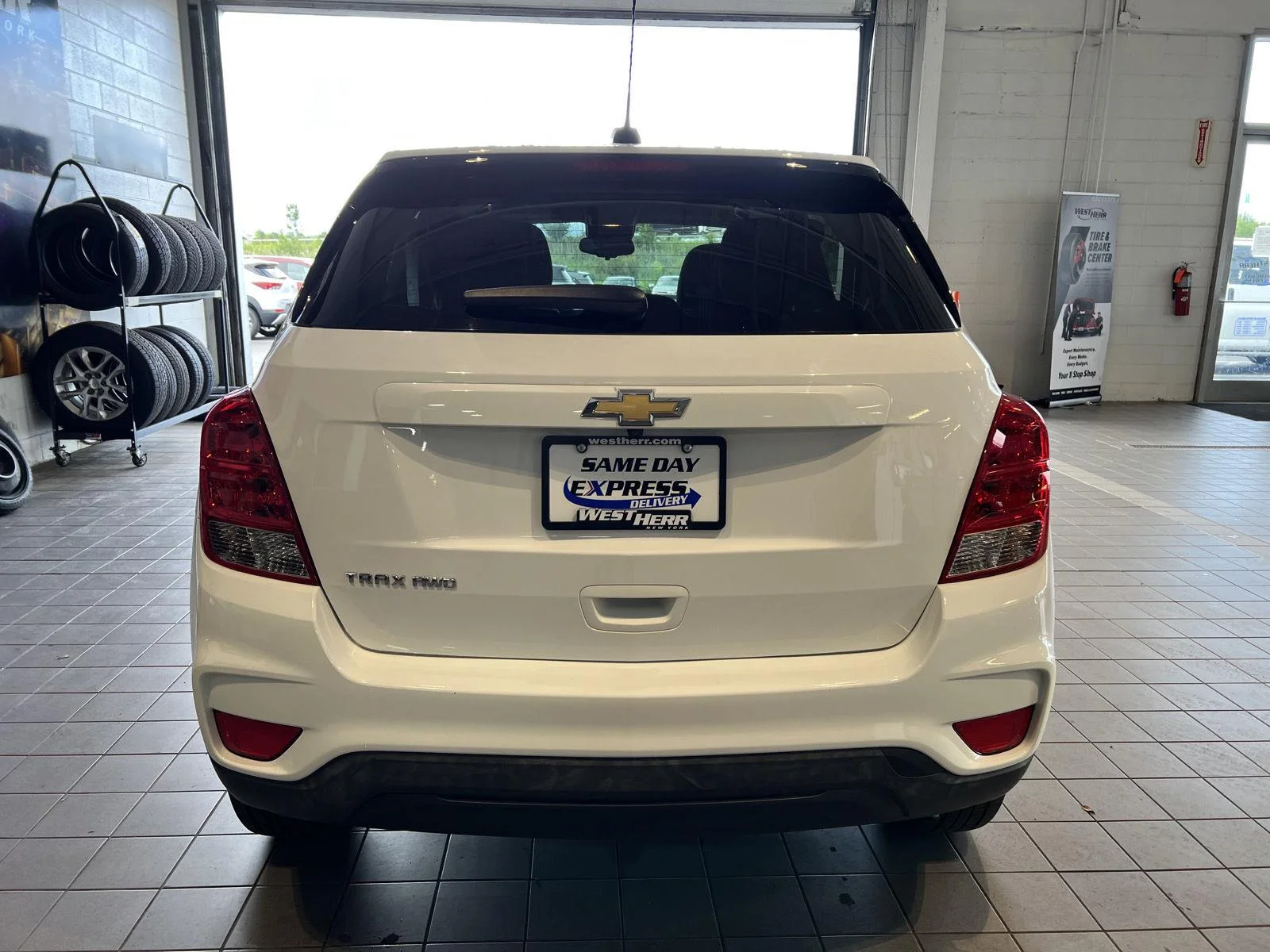 Used 2020 Summit White Chevrolet LS image 27