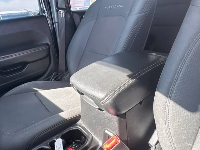 Used 2019  Jeep Sahara image 24