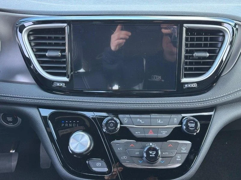 2026 Chrysler Pacifica Select - Photo 9
