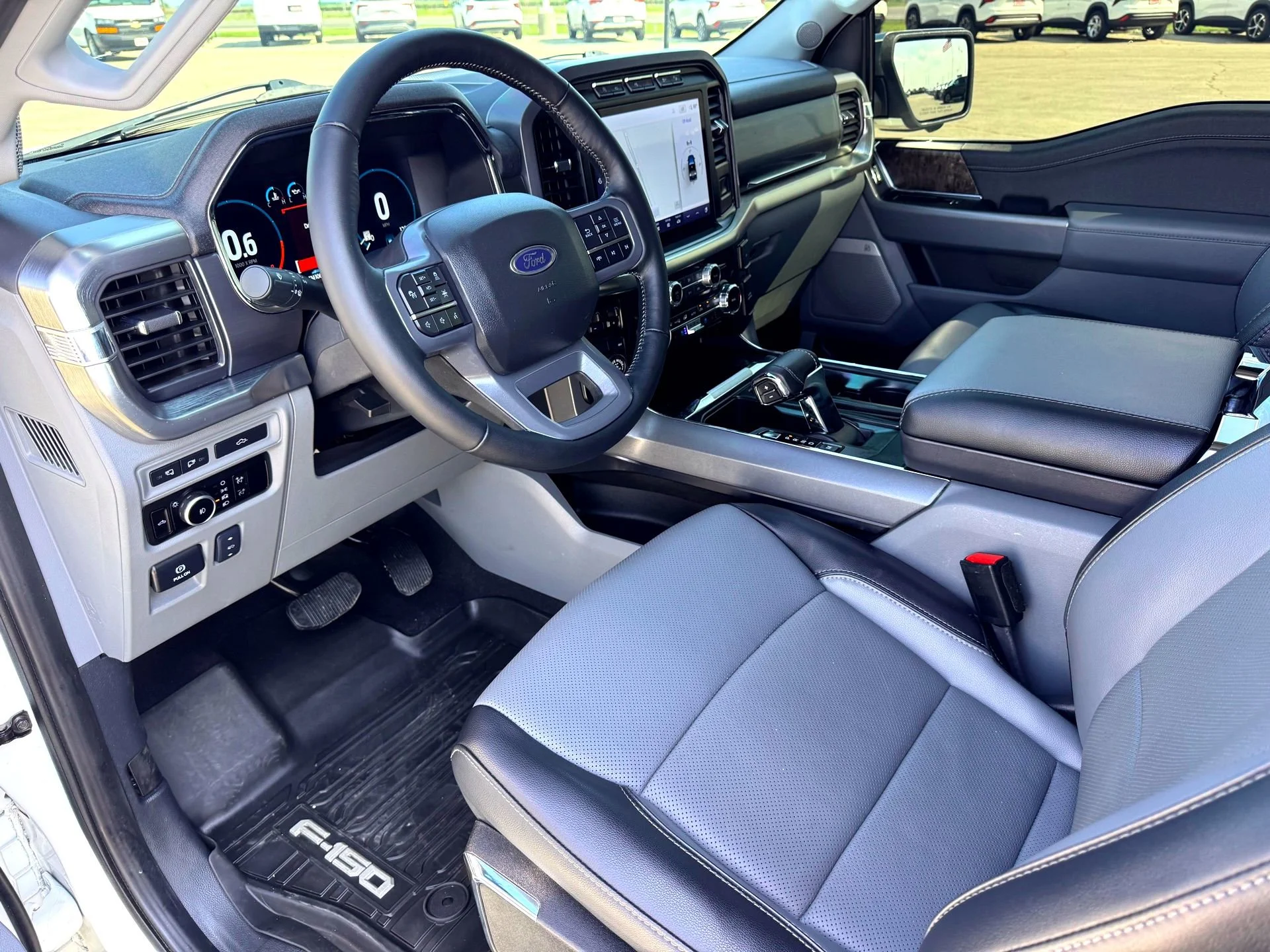 Used 2023  Ford Lariat image 10