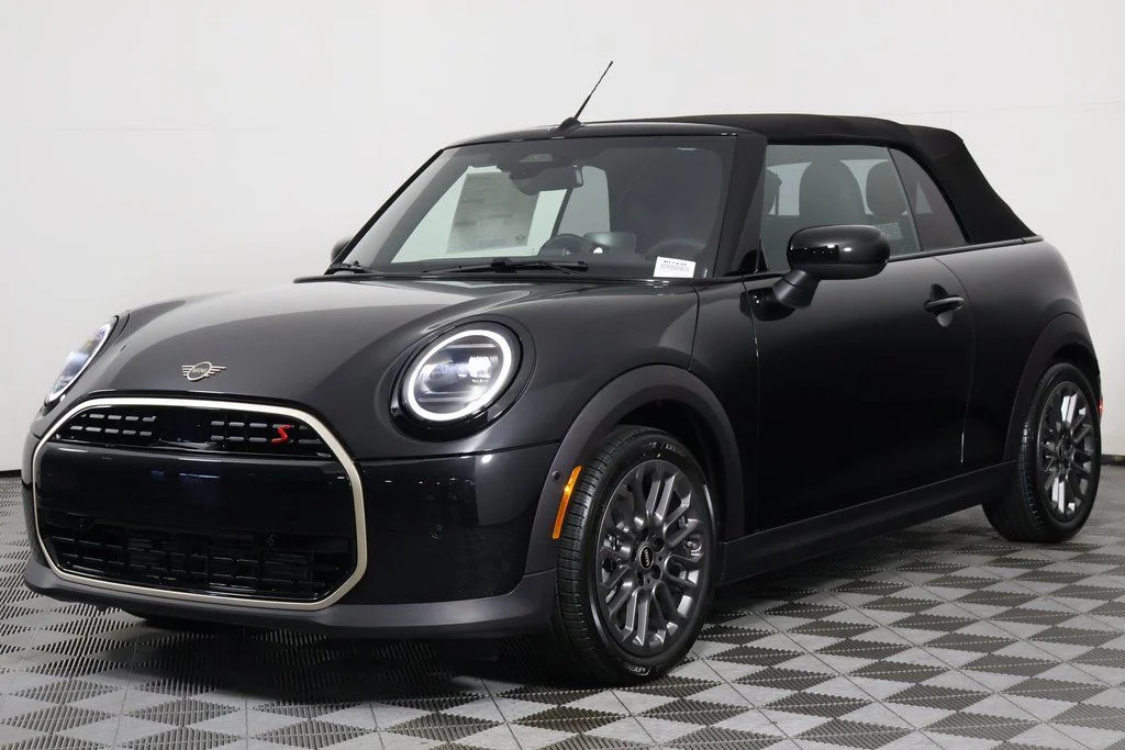 New 2026 Midnight Black MINI Signature Plus image 1
