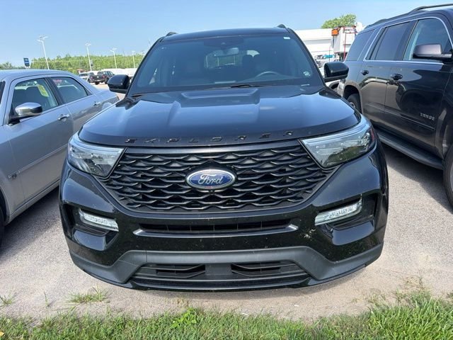 Used 2023 Black Metallic Ford ST-Line image 2