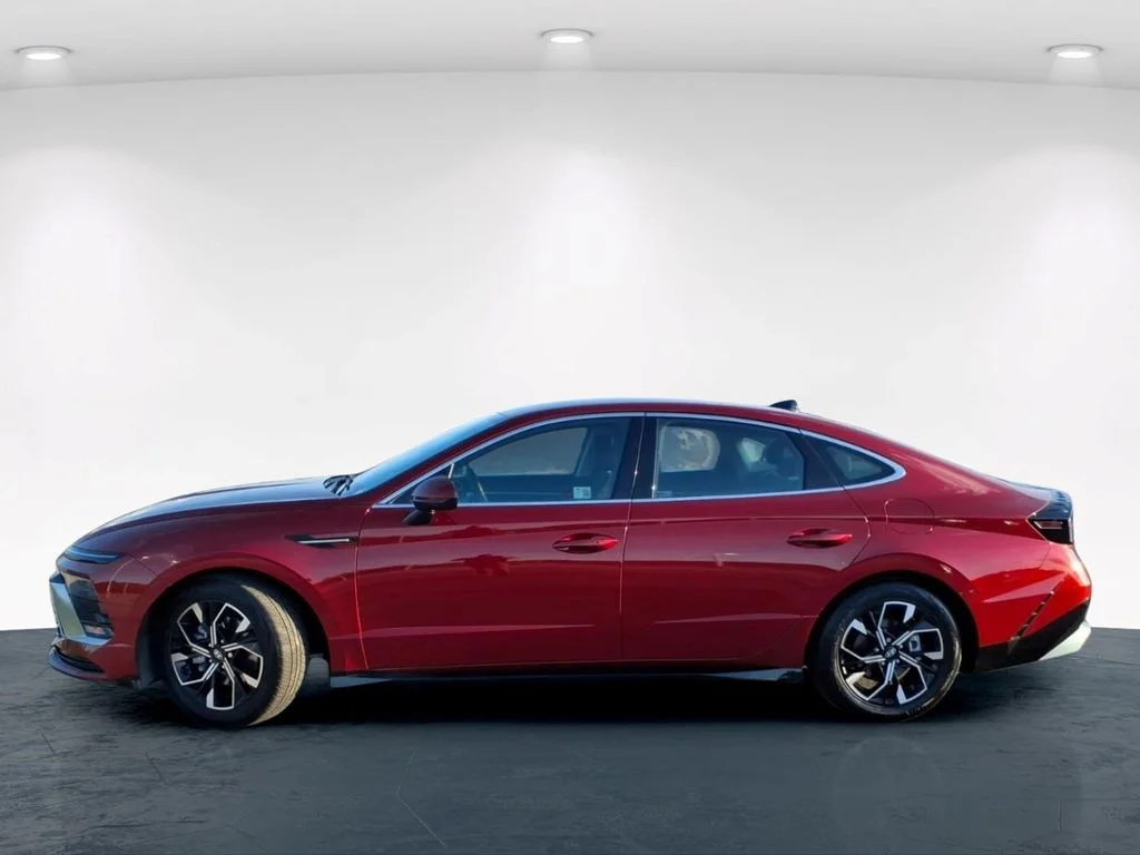 Used 2024 Red Hyundai SEL image 14