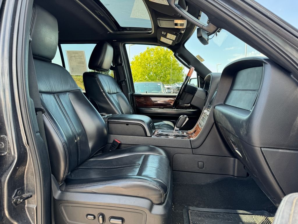 Used 2017 Magnetic Gray Metallic Lincoln Select image 24