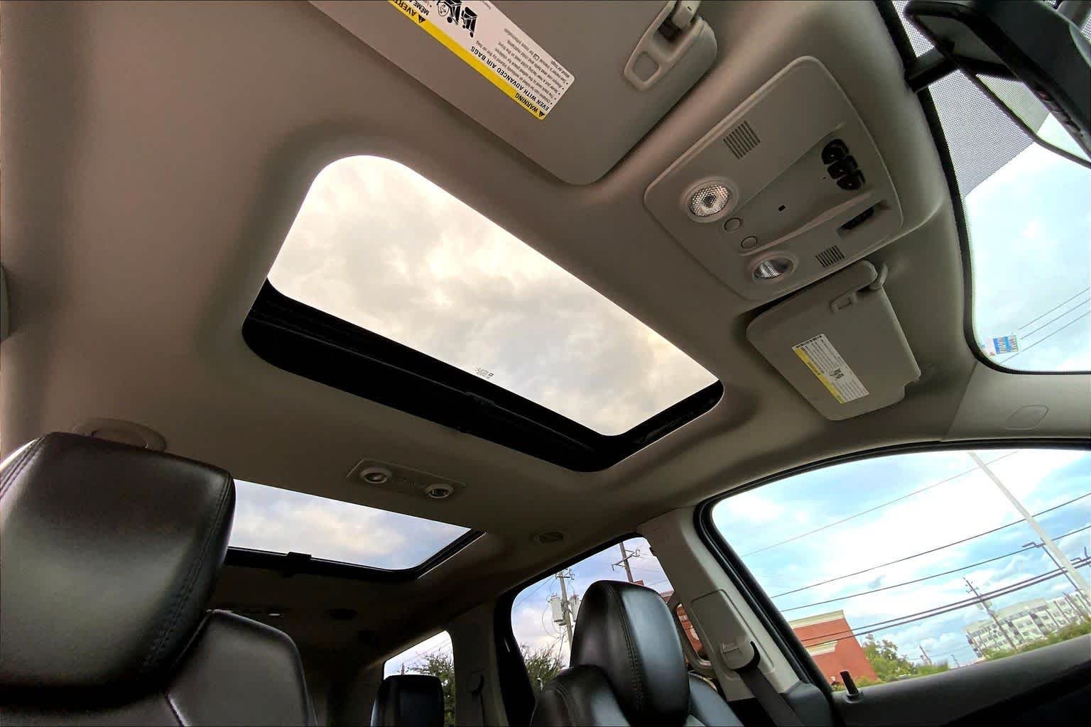 Used 2010 Quicksilver Metallic GMC SLT1 image 13