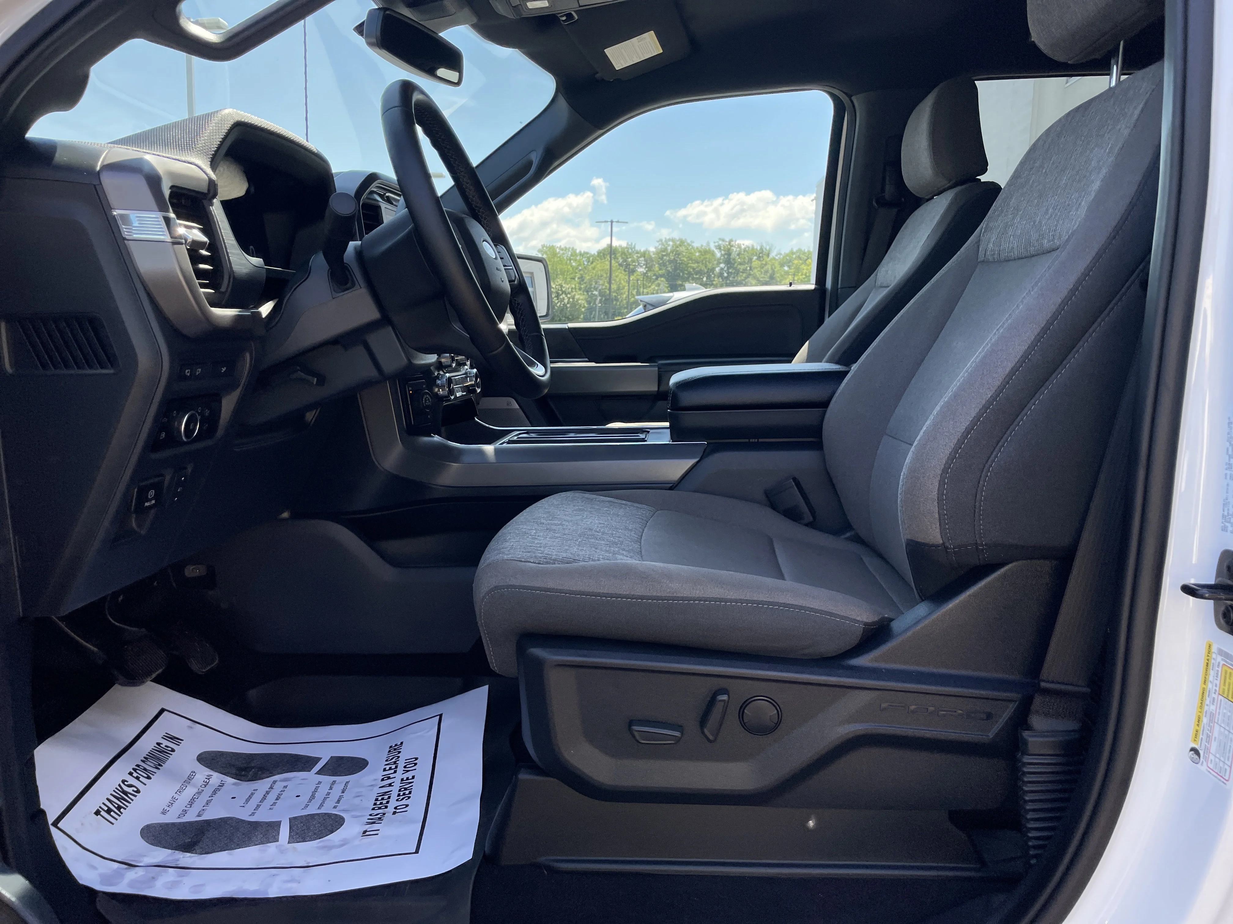 Used 2024 Oxford White Ford XLT image 22