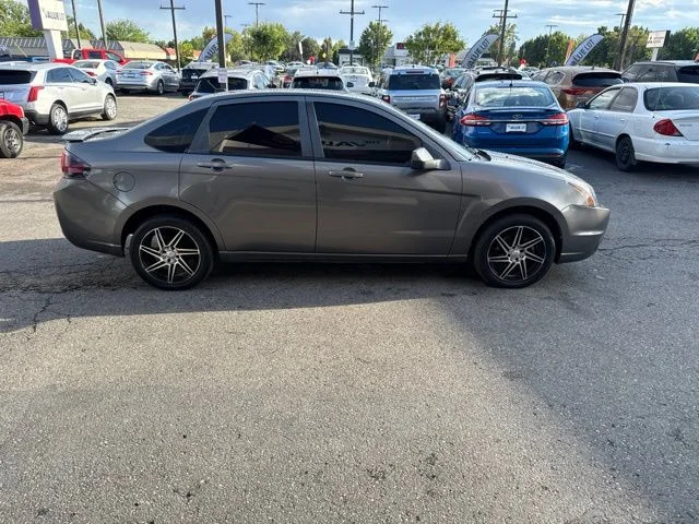 Used 2010 Gray Ford SES image 3