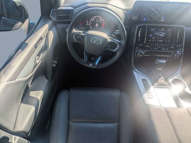 Used 2024  Lexus 600 F SPORT image 17