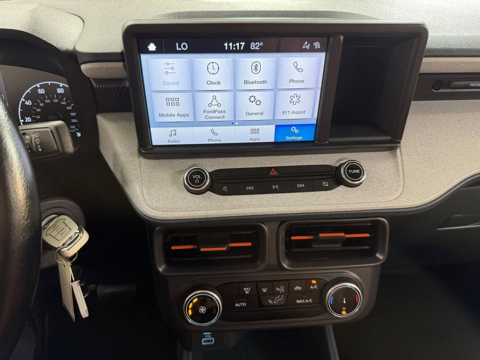 Used 2024 White Ford XLT image 5