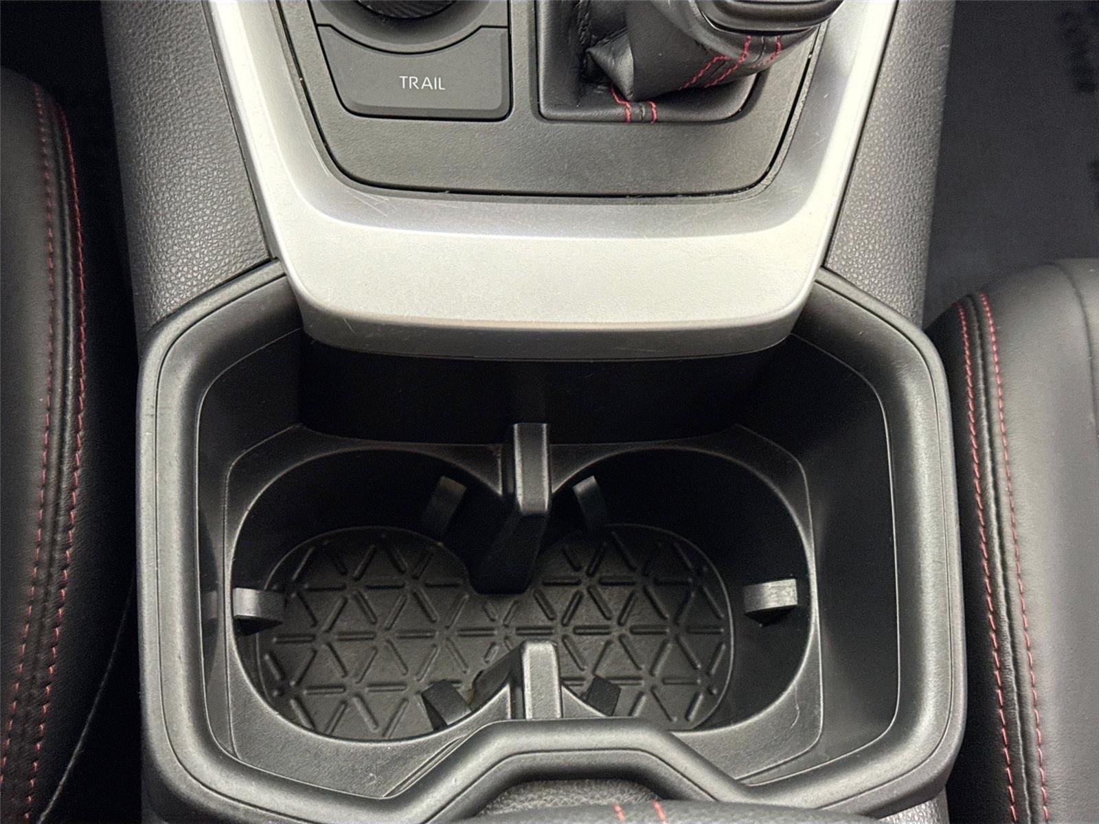 2025 Toyota RAV4 XSE - Photo 30