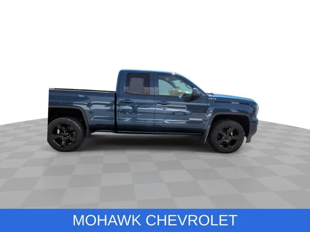 Used 2017 Blue GMC SLE image 9