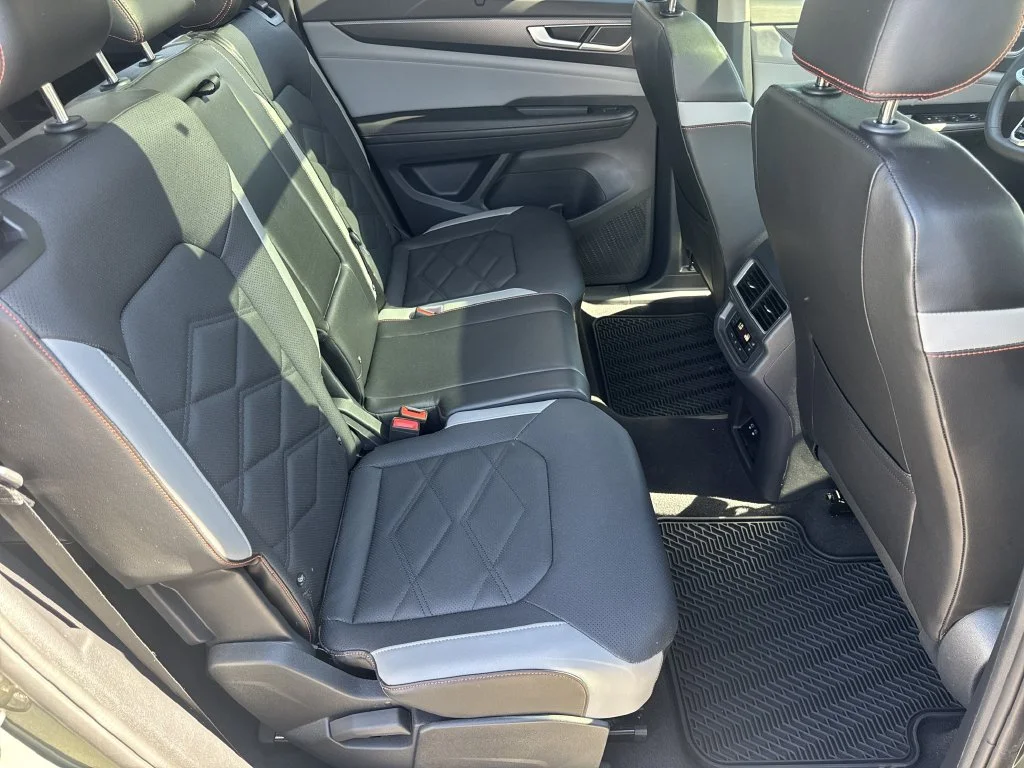 Used 2024  Volkswagen 2.0T Peak Edition SE w/Technology image 15