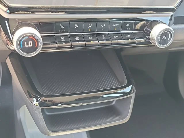 New 2027 Summit White Chevrolet LT image 28