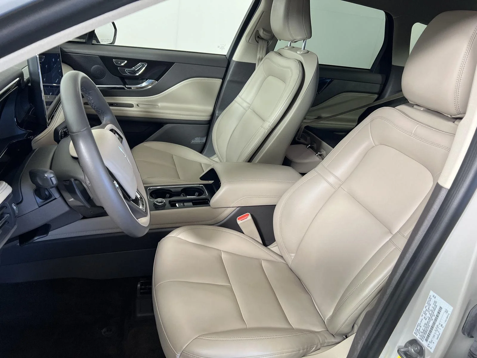 Used 2023  Lincoln Standard image 6