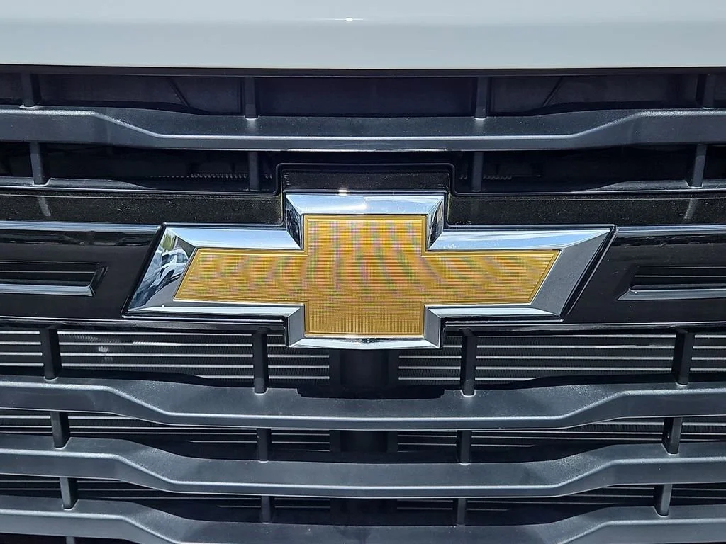 New 2025 Summit White Chevrolet Work Truck image 22