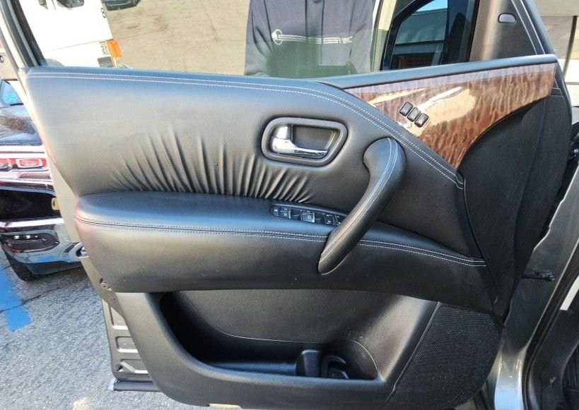 Used 2020 Gray Nissan Platinum image 9