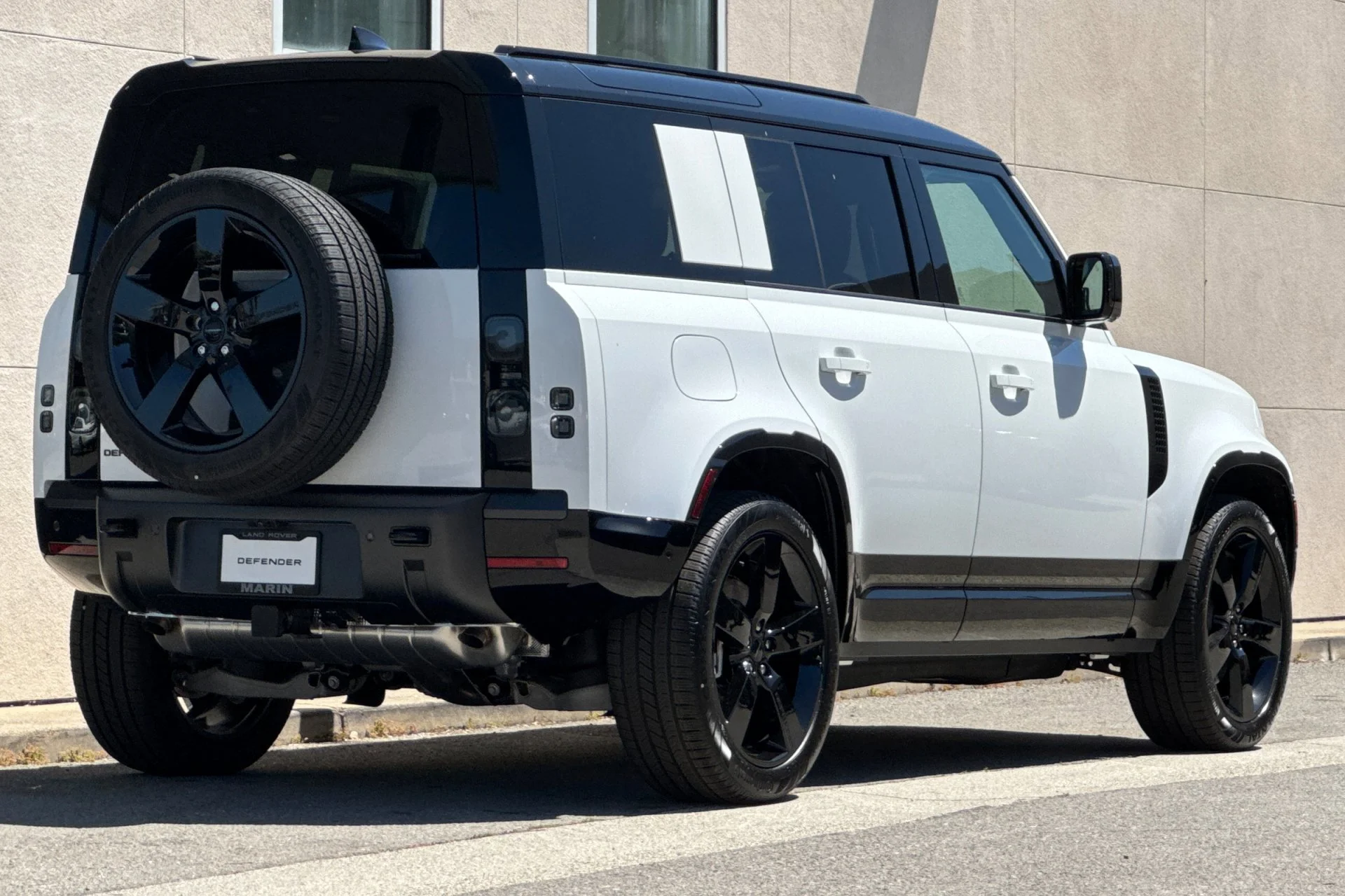 New 2026 FUJI WHITE Land Rover X-Dynamic SE image 2