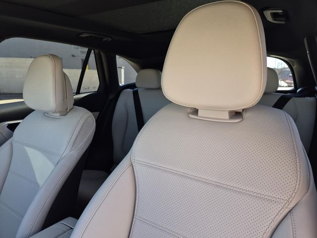 New 2026 Polar White Mercedes-Benz GLC 300 image 14