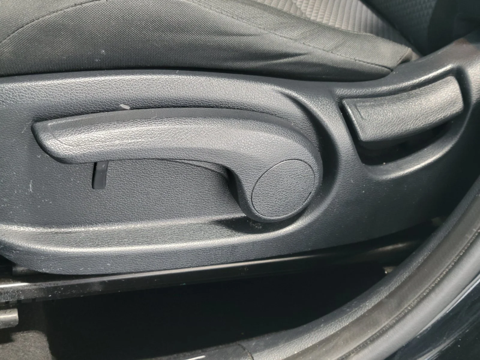 Used 2022 Black Kia LX image 9