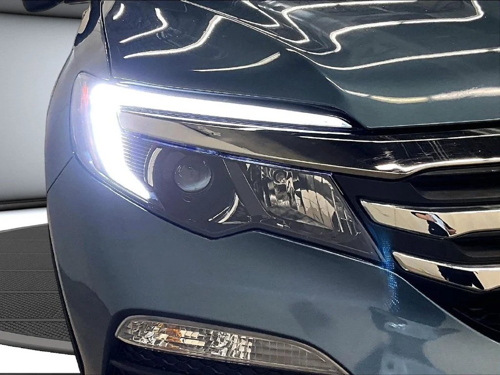 Used 2018 Blue Honda EX-L image 31