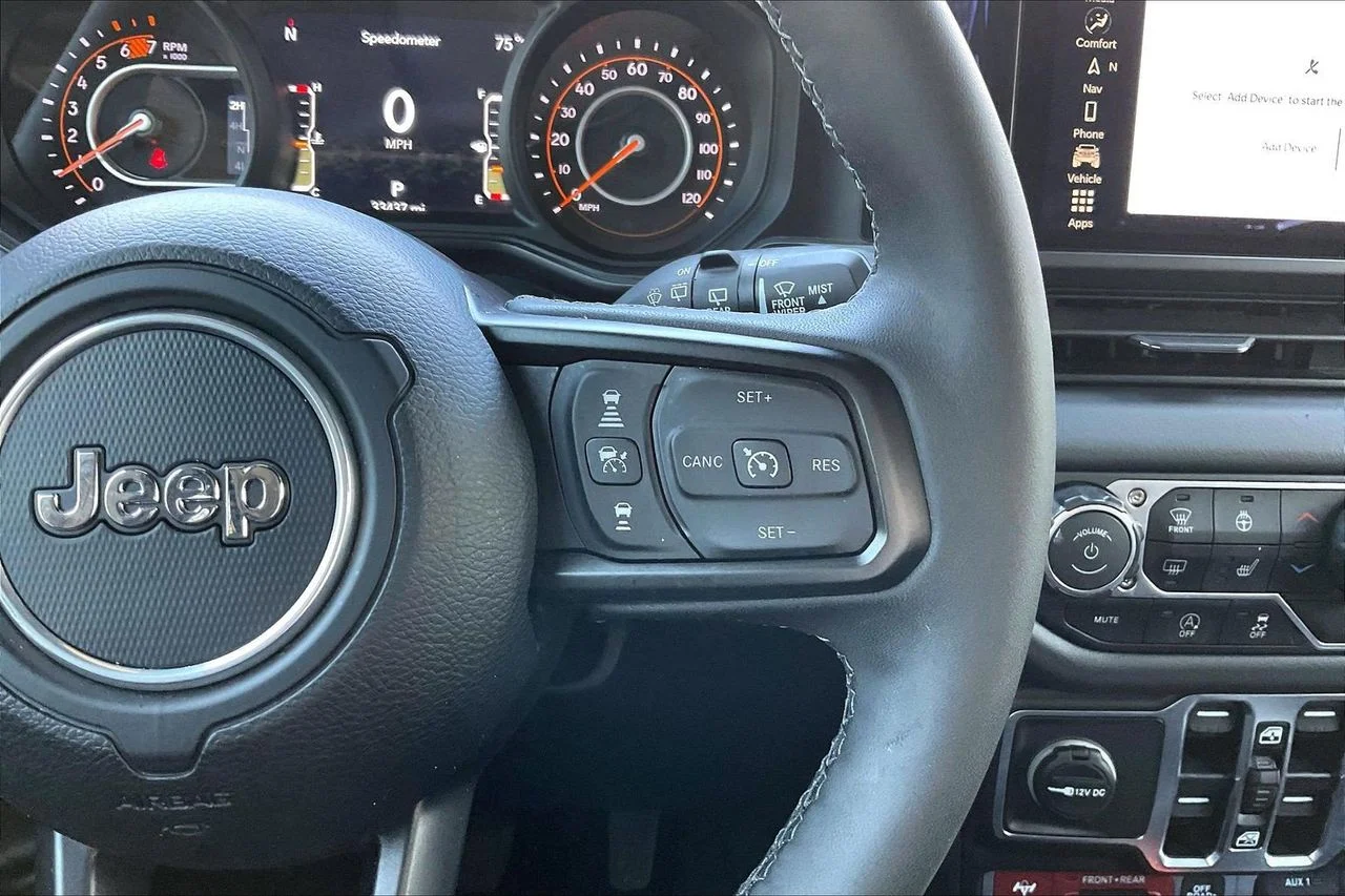 Certified Used 2025  Jeep Rubicon image 30