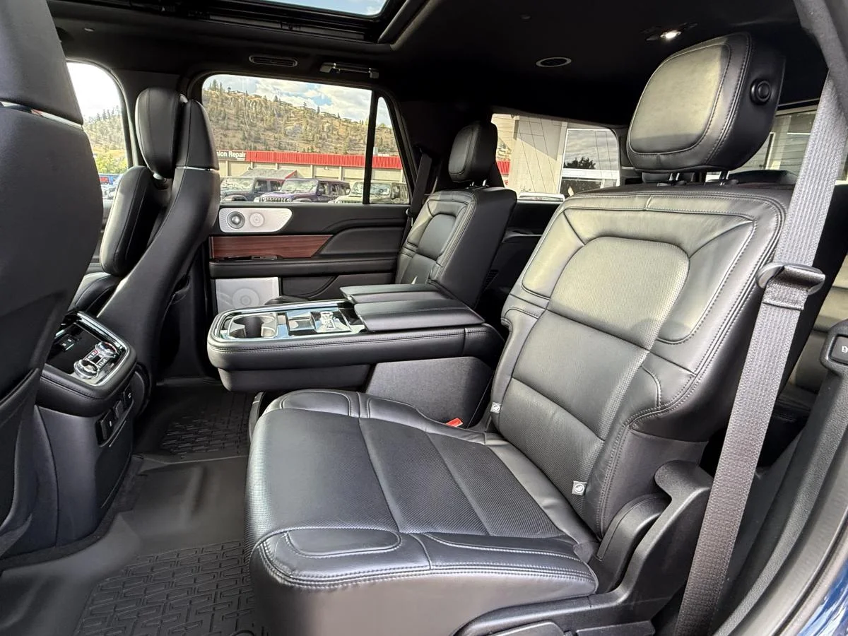 Used 2020 Blue Lincoln Reserve image 18