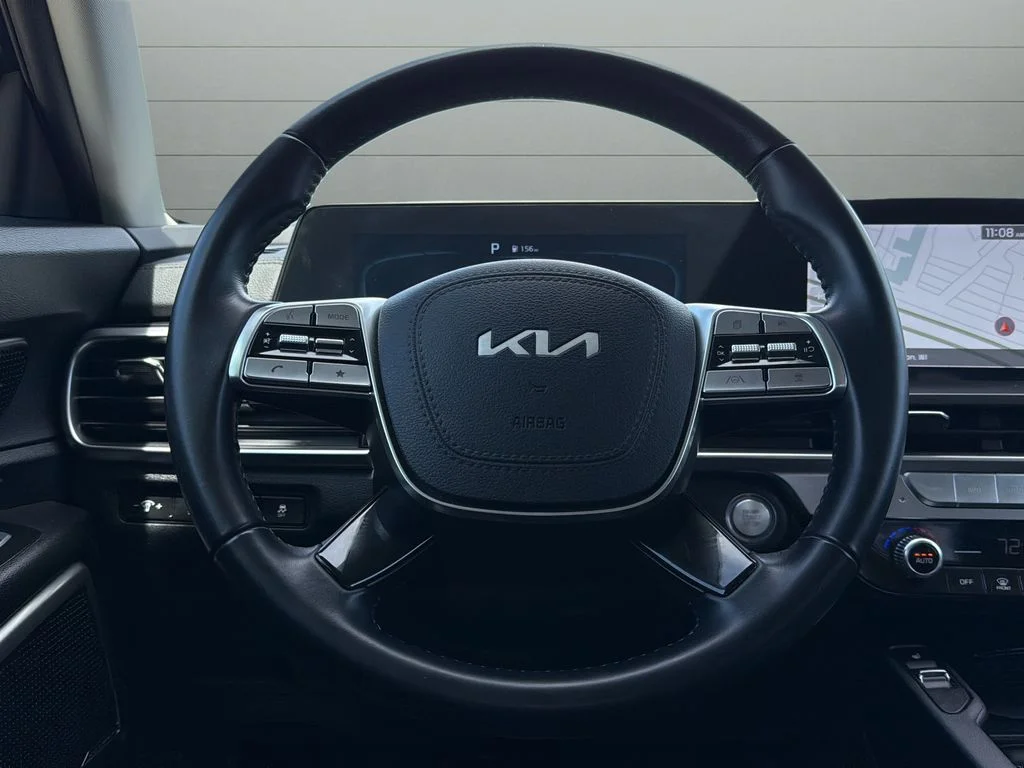 Used 2025 Black Kia S image 22