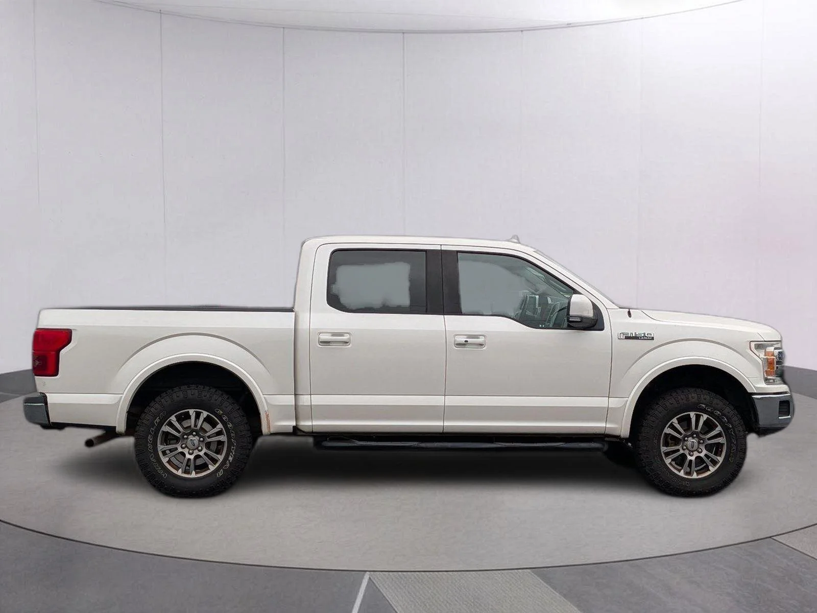 Used 2018 White Platinum Metallic Tri-Coat Ford LARIAT image 7