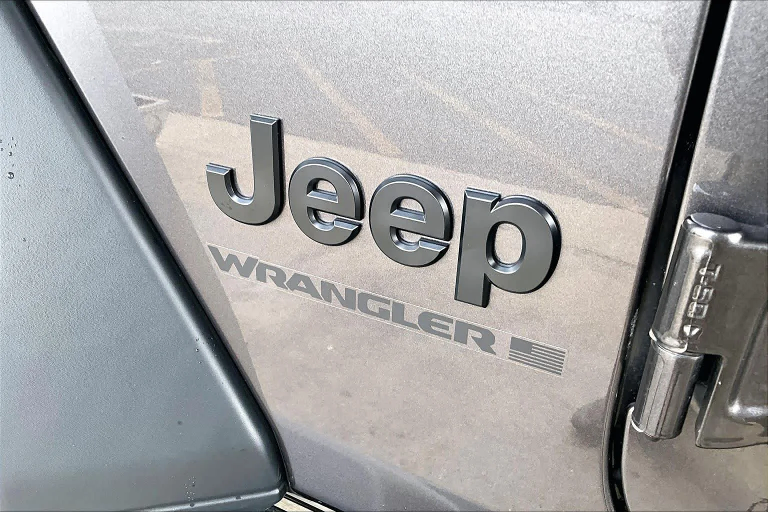 Used 2025 Granite Crystal Metallic Clearcoat Jeep Sport S image 30