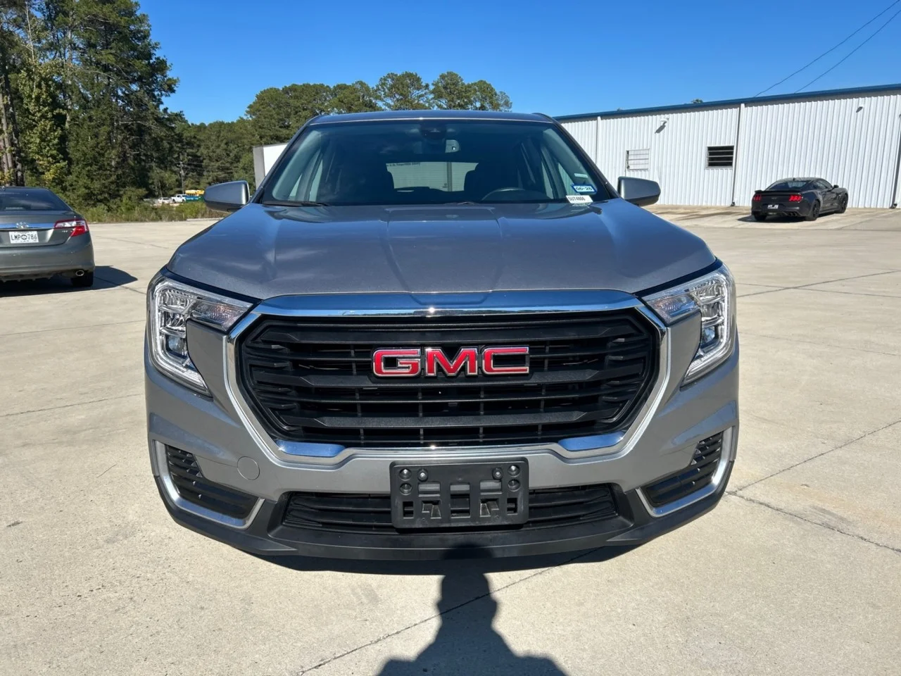 Used 2024 Sterling Metallic GMC SLE image 6