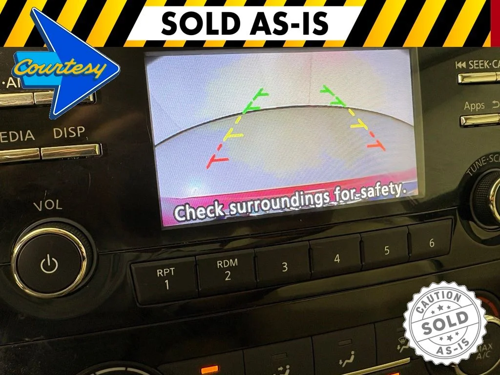 Used 2015 Red Nissan S image 29
