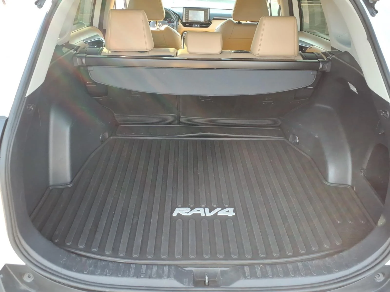 Used 2020 Super White Toyota XLE Premium image 29