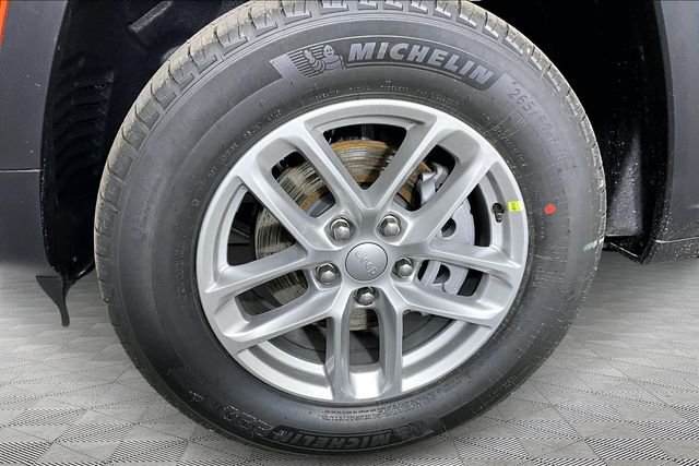 New 2026 Baltic Gray Metallic Clear-Coat Exterior Paint Jeep Laredo X image 12