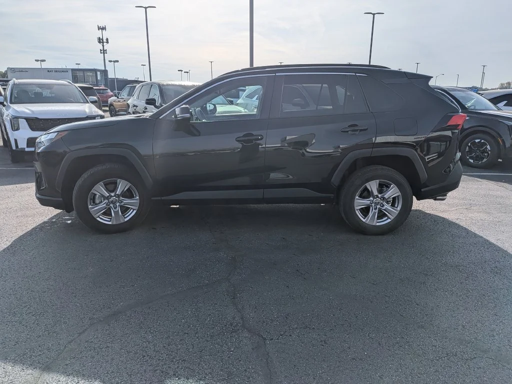 Used 2025 Midnight Black Metallic Toyota XLE image 4