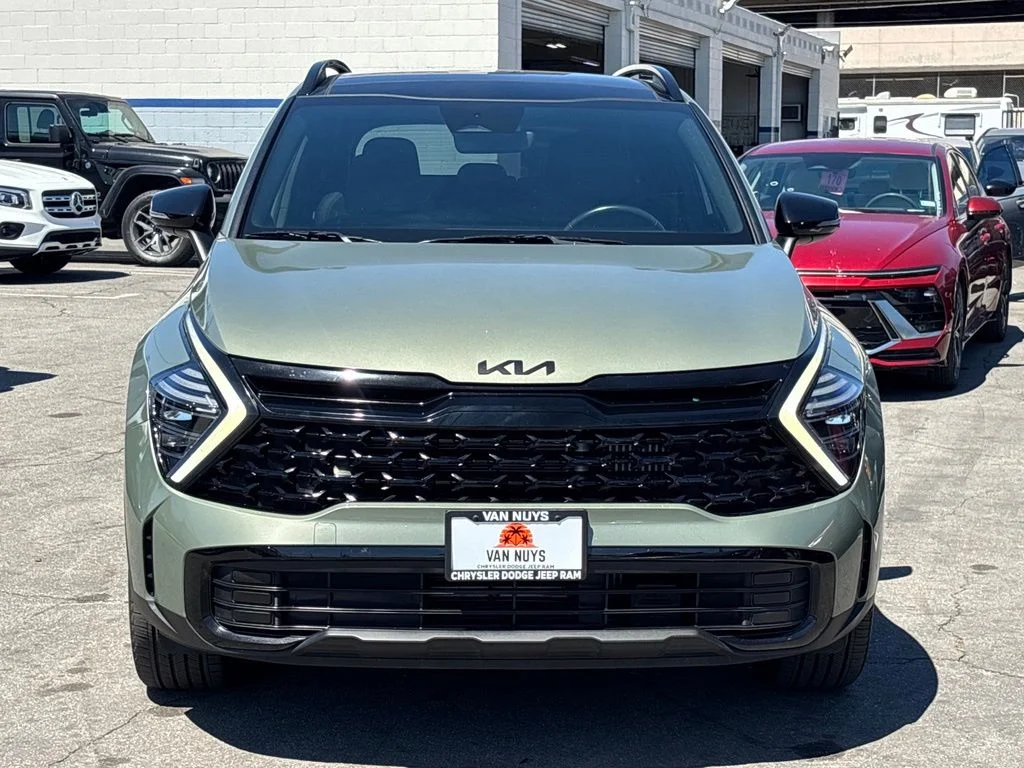 Used 2025 Green Kia X-Line image 6