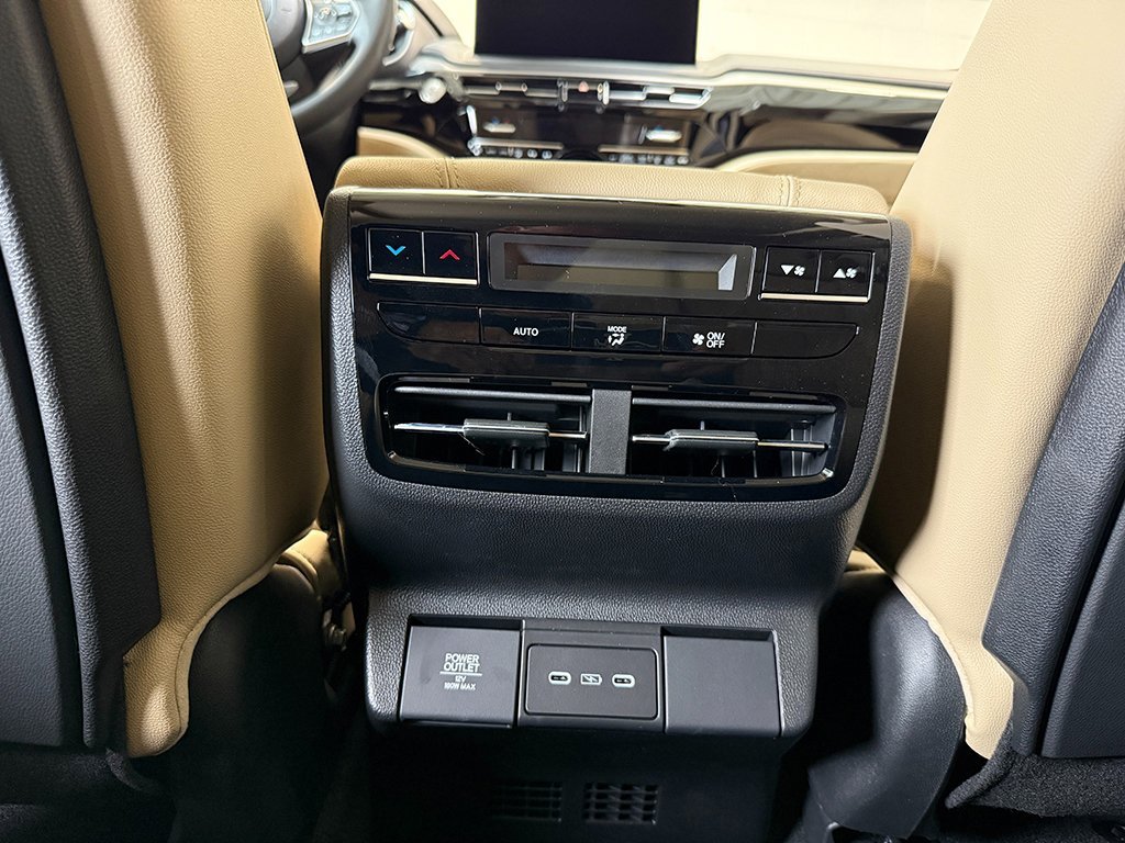 Used 2026 Platinum White Pearl Acura  image 29