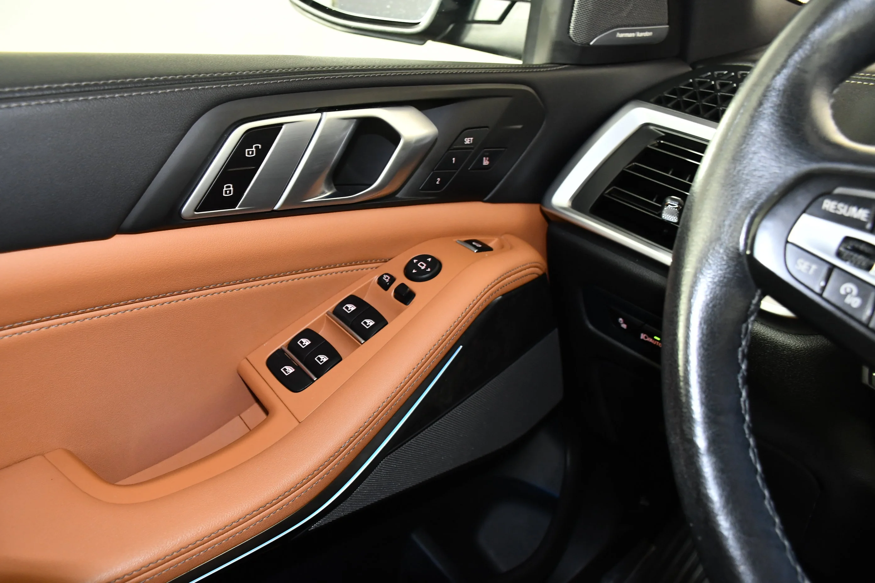 Used 2024 Skyscraper Grey Metallic BMW xDrive40i image 32